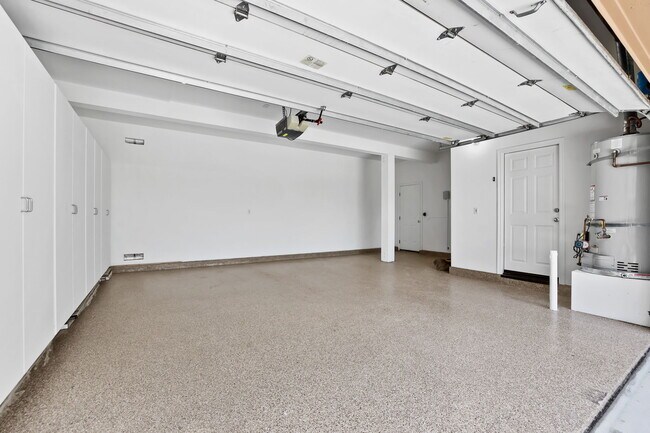 Fully finished garage - 5142 Pearce Dr