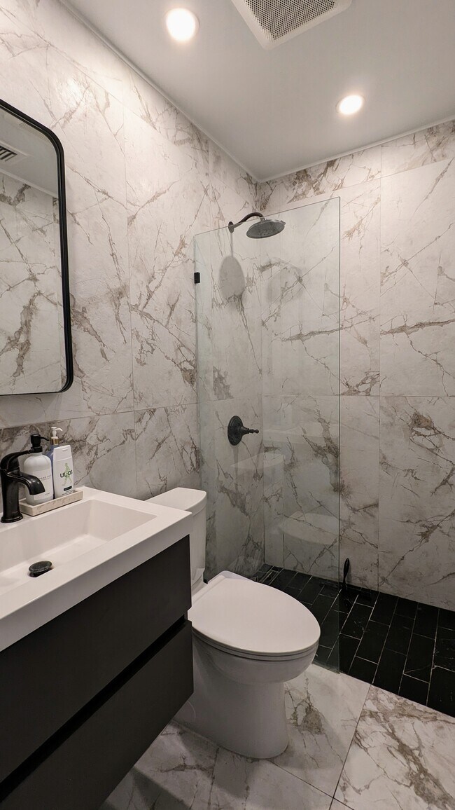 Building Photo - 3334 SW 24th Ter