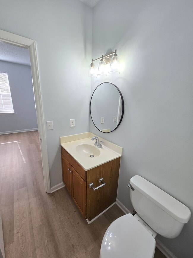 Building Photo - HAMPTON PLACE - First Floor condo near Pin...