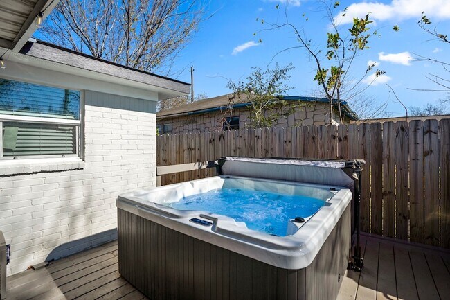 Building Photo - 3814 Seabrook St