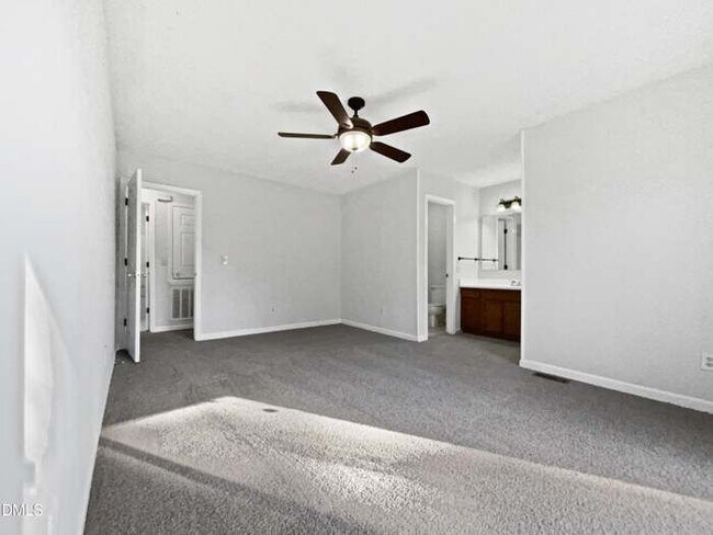 Building Photo - 1295 Arailia Dr