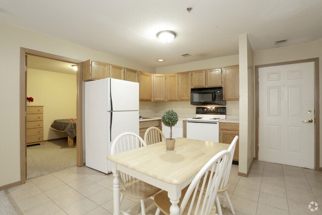 4 Bedroom - Kitchen - 609 S. Randolph