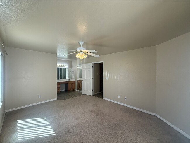 Building Photo - 3674 N Willow Rd