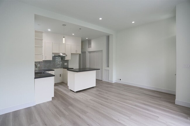 Building Photo - OPEN HOUSE: Tuesday (7/22) 7:00pm-7:30pm. ...