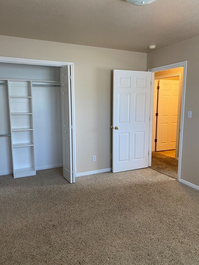 Building Photo - BRENTWOOD CONDO 2 BED 1 BATH