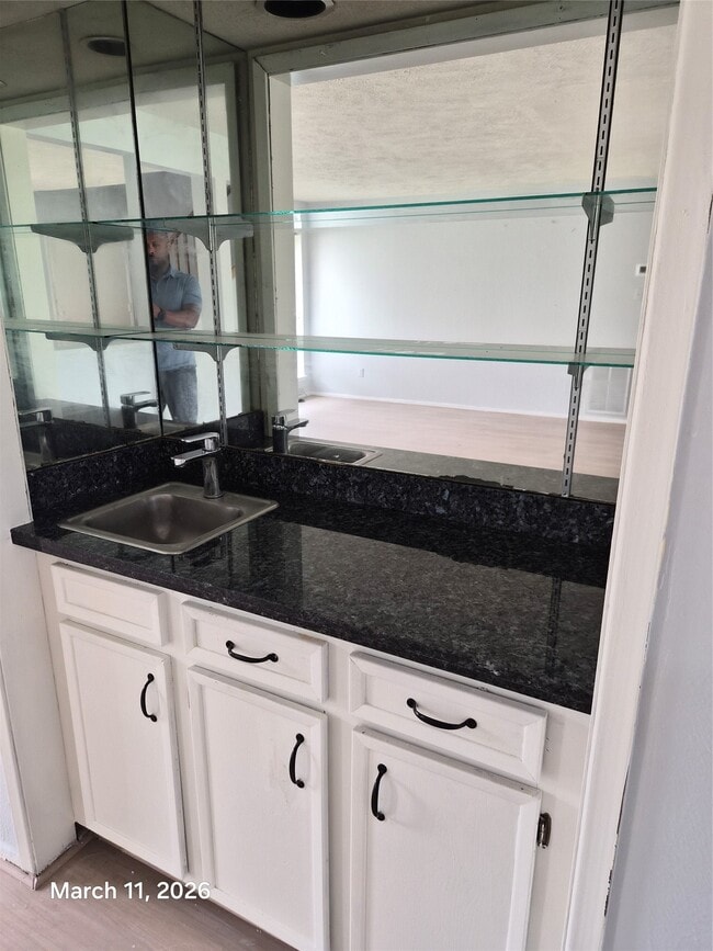 Building Photo - 2923 Edgewood Dr