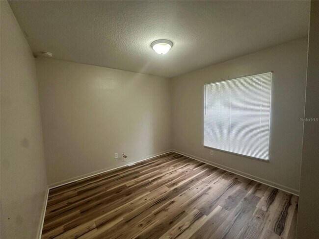 Building Photo - 14757 Wake Robin Dr