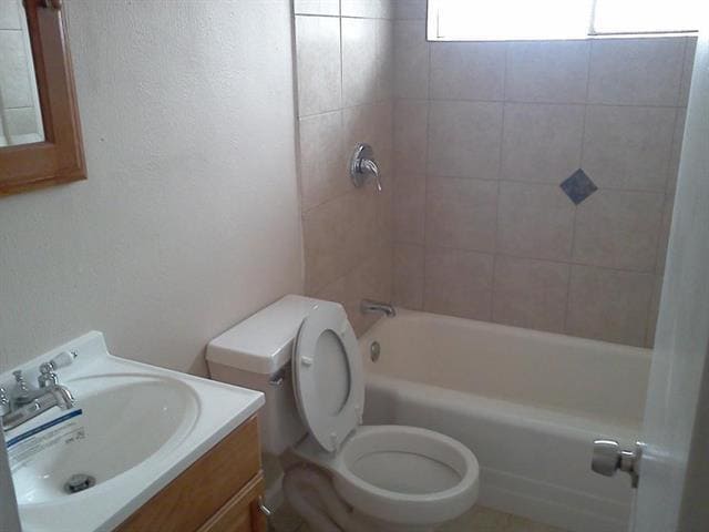 Building Photo - 709 Rilla Dr