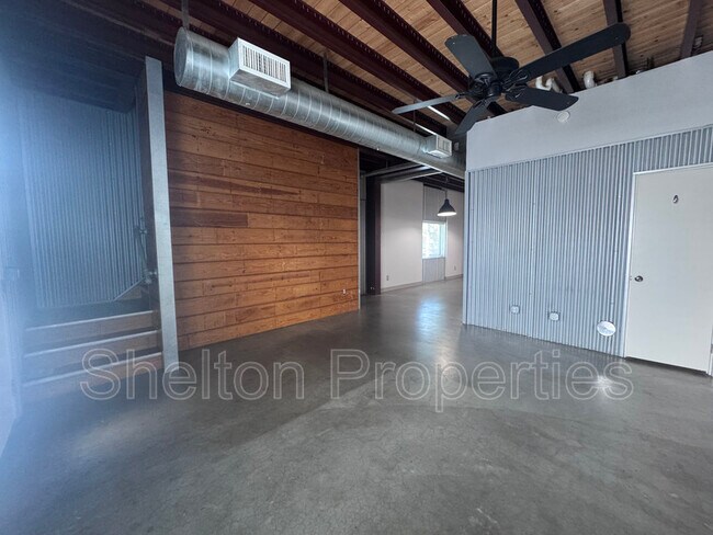 Building Photo - 2121 W Hayward Ave