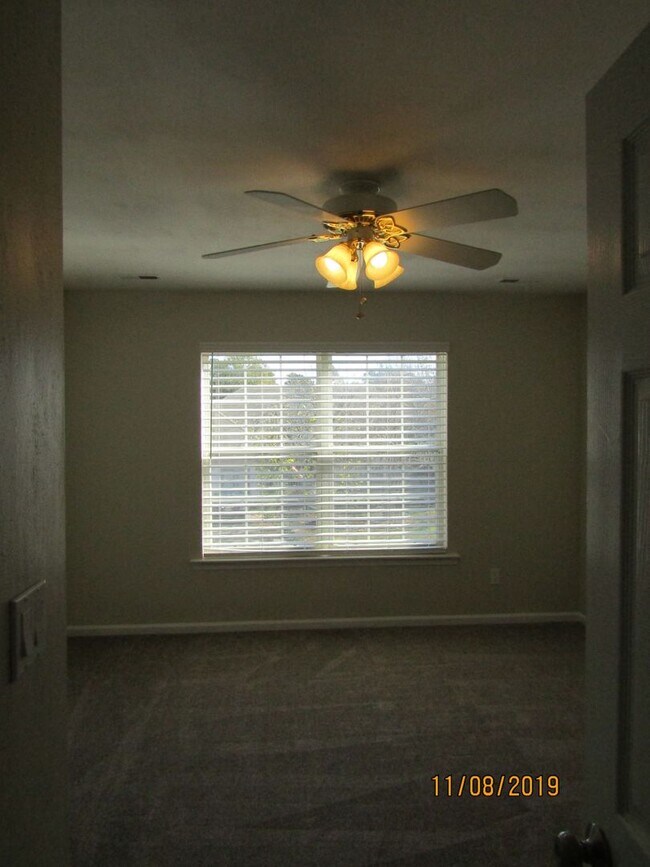 Building Photo - Weeping Cedar Trail