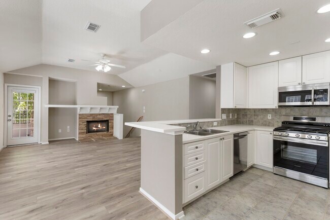 Building Photo - 67 Woodlily Pl