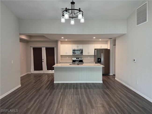 Building Photo - 605 NW 25th St