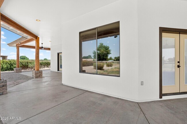 Building Photo - 3002 E Sherry Ln