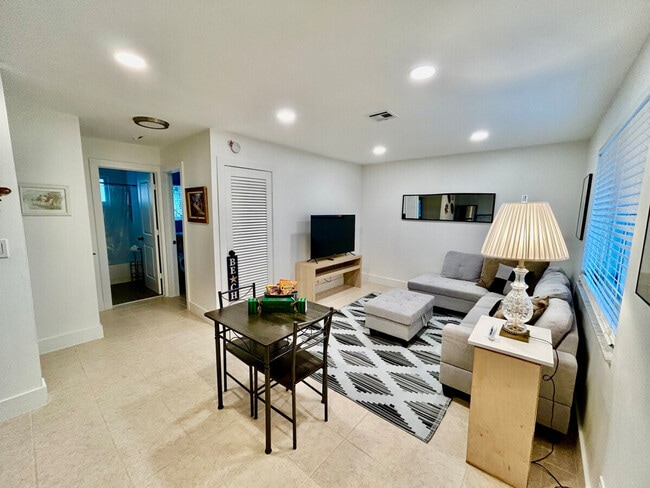 Building Photo - 2250-2270-2270 SE 5th St