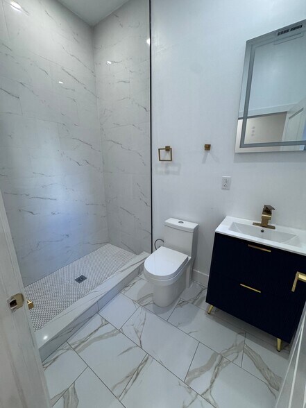 Building Photo - 647 N 16th St