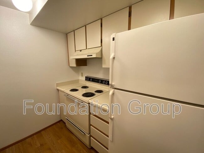 Building Photo - 12542 35th Ave NE