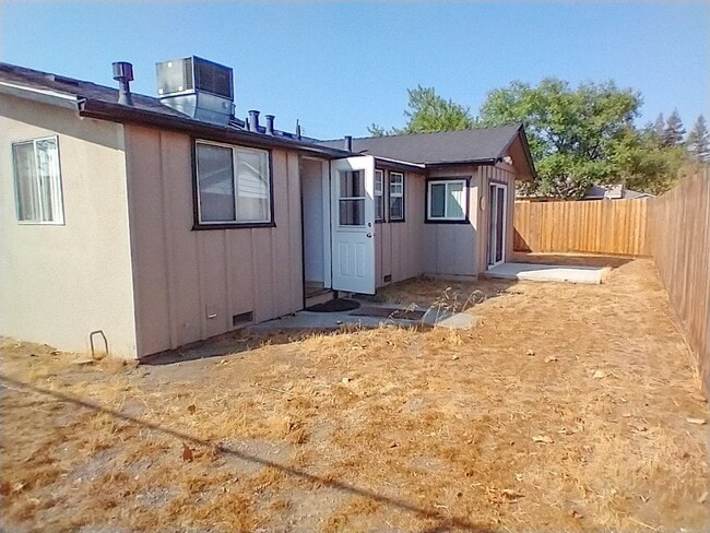Building Photo - 2 Bedroom Orland Home