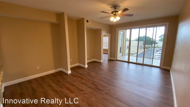 Building Photo - 3 br, 3 bath House - 225 W Seminole Blvd #212