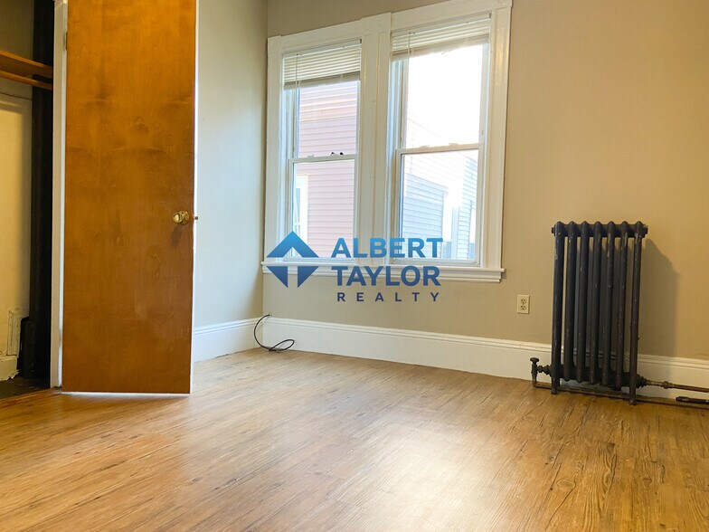 Building Photo - 8 Sunset St