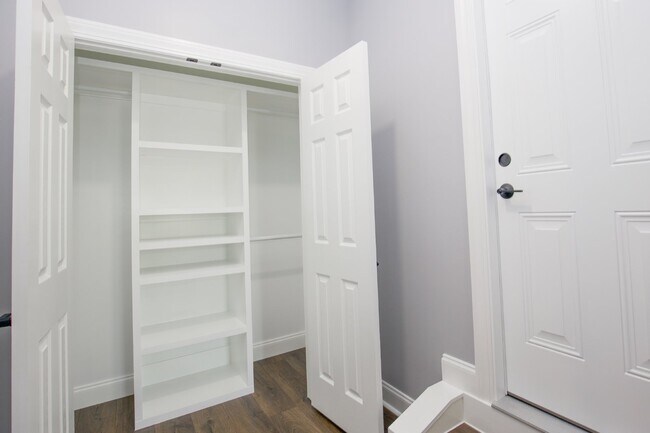Building Photo - "Spacious and Inviting 2620 sq. ft. Home i...
