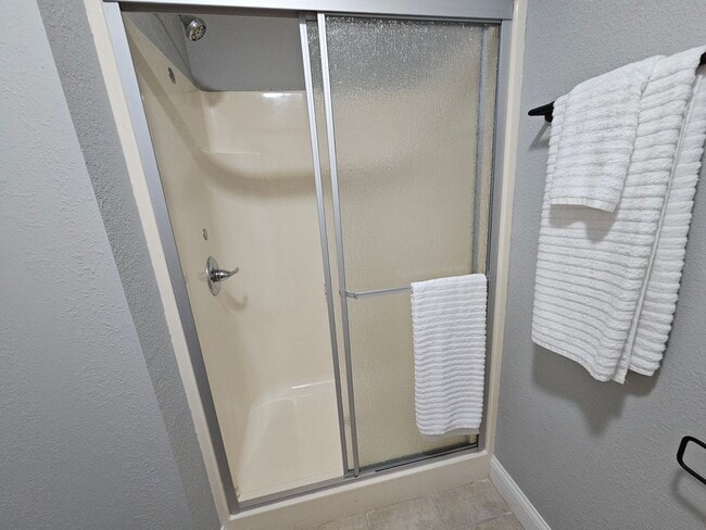 Building Photo - 1416 Maple Ln