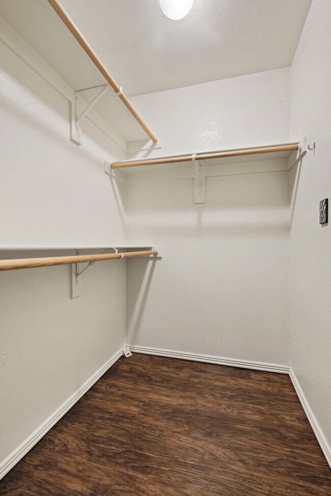 Building Photo - Wonderful two-story house