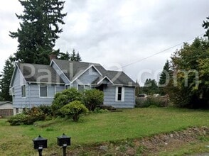 Building Photo - Small Pet Friendly - 2 Bedroom Single Fami...