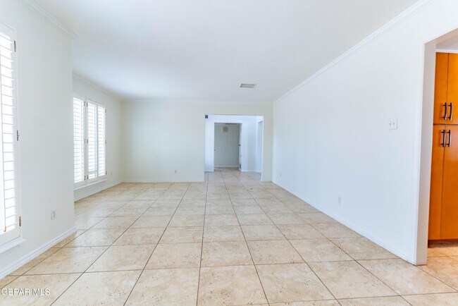 Building Photo - 7033 San Marino Dr
