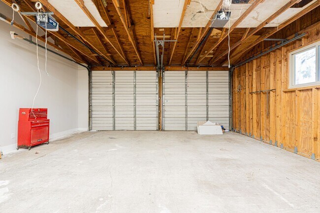 Building Photo - Stunning Remodeled 3-Bedroom Home in Prime...