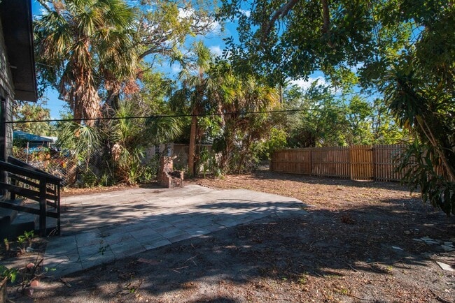 Building Photo - REDUCED  $25 App Fee  3bdrm/1bath home wit...