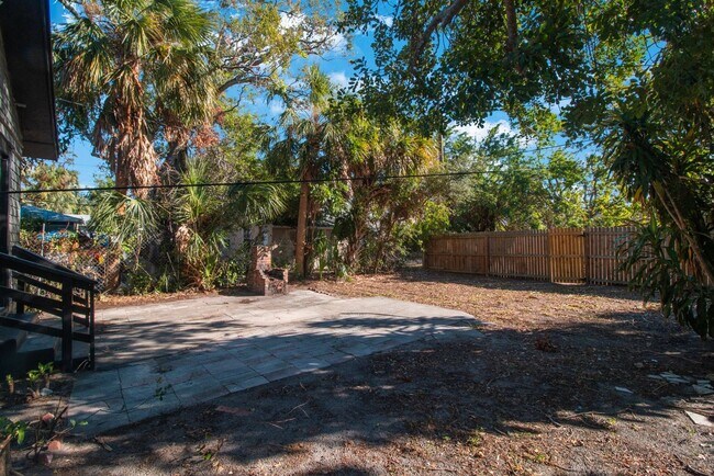 Building Photo - REDUCED  $25 App Fee  3bdrm/1bath home with large yard ** Section 8 OK *** $1795.00** Move in by ...