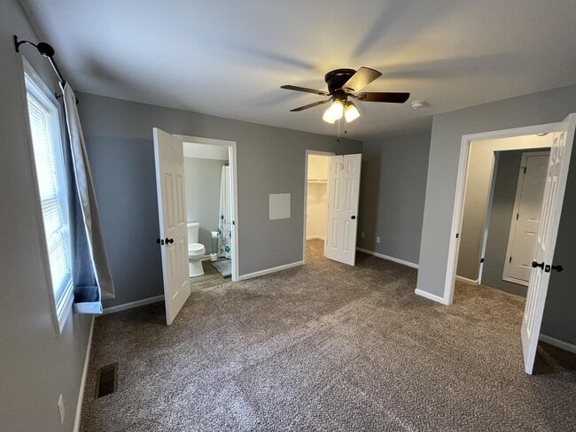 Building Photo - 1331 Middleneck Dr