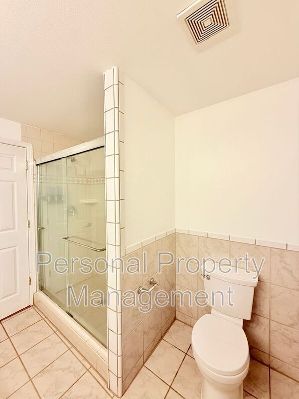 Building Photo - 2312 NE 106th St