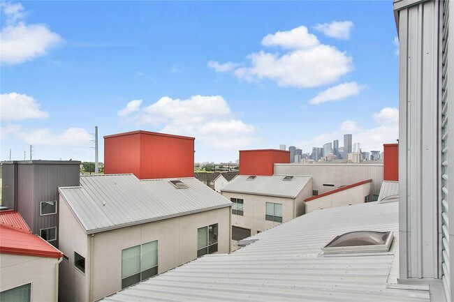 Building Photo - 319 Sydnor St