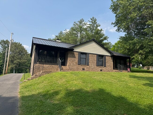 Building Photo - 5036 Benton Rd
