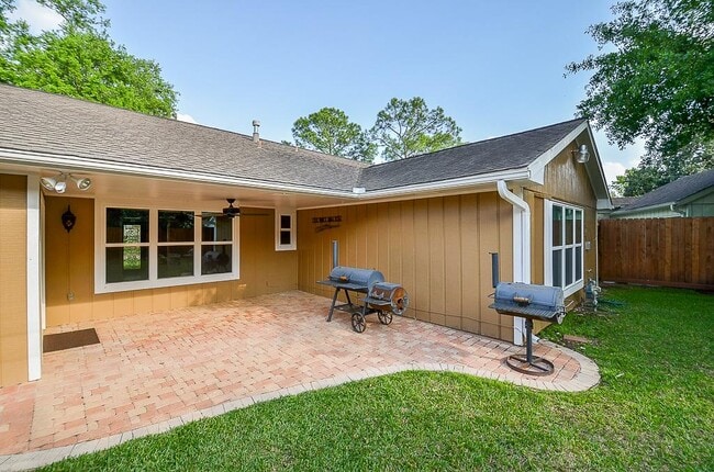 Building Photo - 2815 Manila Ln