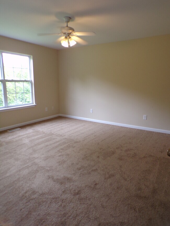 Building Photo - 1425 Hammerhill Rd