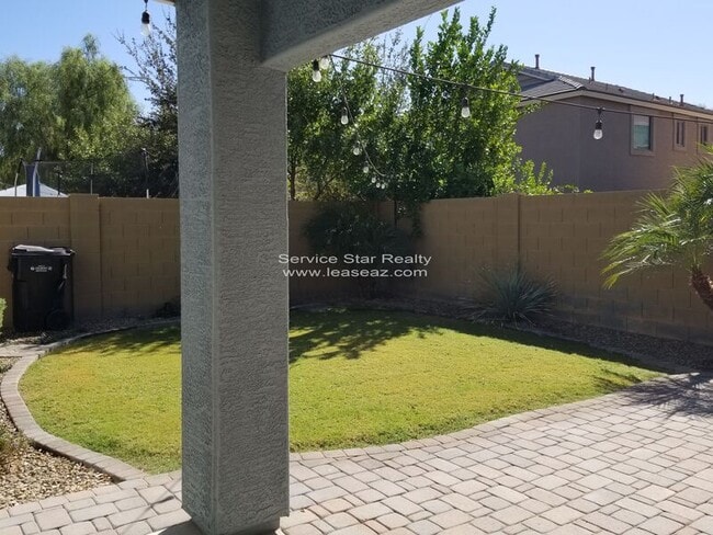 Building Photo - 4195 E Bonanza Rd