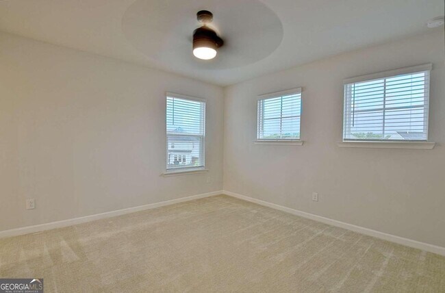 Building Photo - 504 Albertson Ave