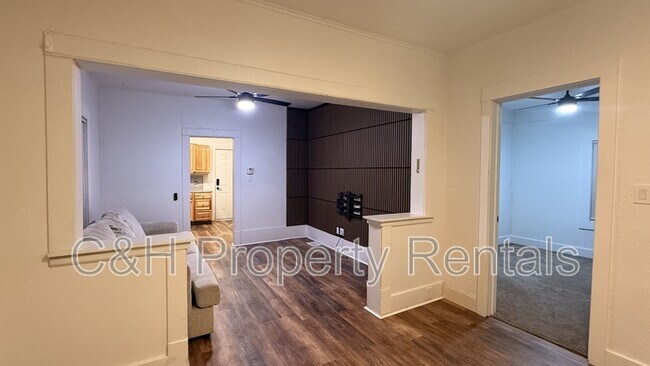 Building Photo - 631 Miles Ave