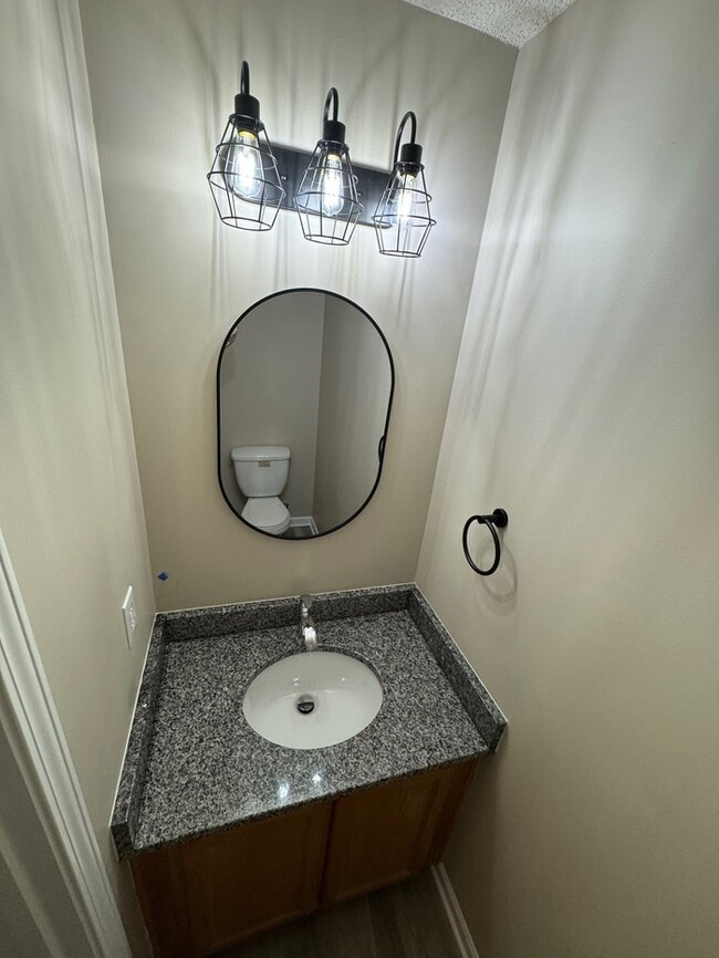 Building Photo - 10165 Forest Landing Dr