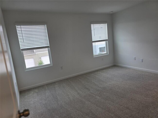 Building Photo - 9835 Walkway Dr