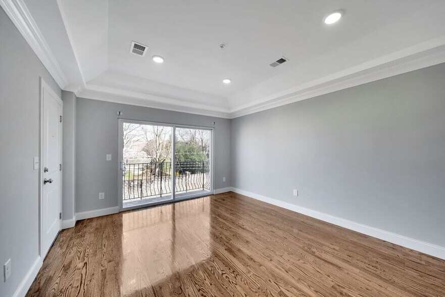 Building Photo - 267 S 10th St