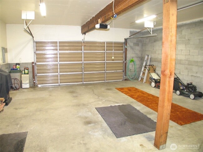 Building Photo - 33610 J Pl