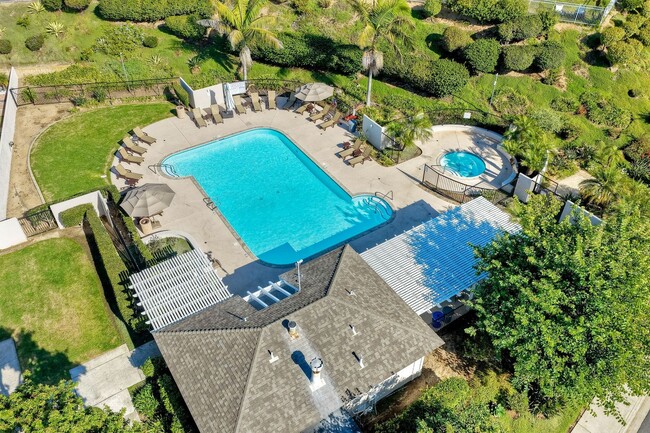Building Photo - Furnished 2 bedroom in Carlsbad-Close to Beach