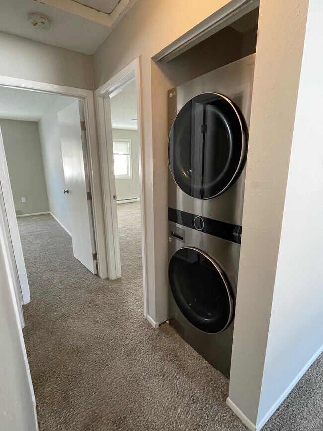 Building Photo - 760 W Village Rd