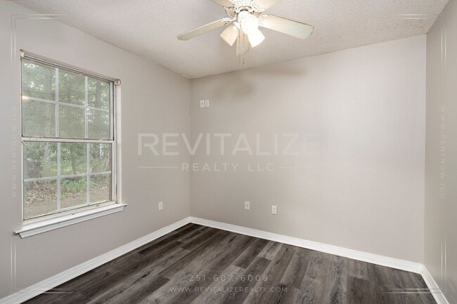 Building Photo - Newly Renovated Brick Home!