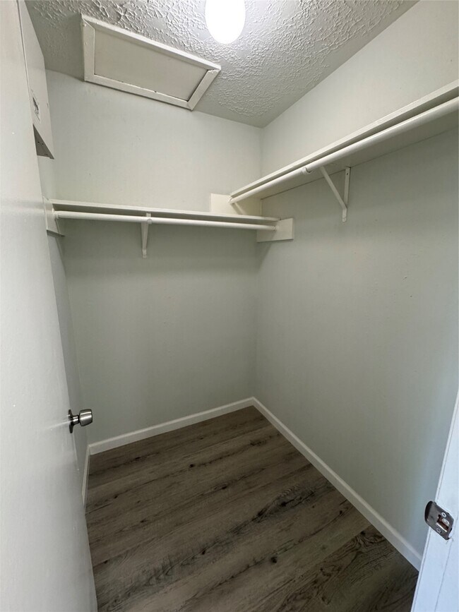 Building Photo - 10555 Turtlewood Ct