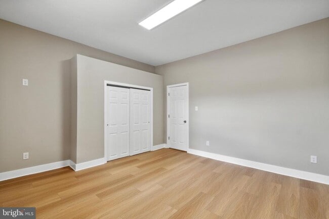 Building Photo - 417 W Elm St