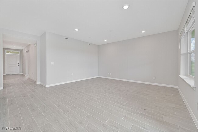 Building Photo - 44633 Palm Frond Dr